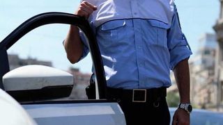 Doi poliţişti au fost răniţi &icirc;ntr-un accident rutier produs &icirc;ntr-o intersecţie din Iaşi