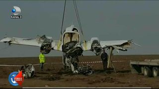 Detalii noi ies la iveala in cazul avionului prabusit la Tuzla. Inainte de tragedie, pilotul si elevul au exersau aterizari si decolari