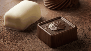 Preotul antreprenor. Vinde ciocolată e lux