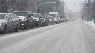 E martie, dar în zona asta din România ninge ca-n povești! A fost prăpăd în această dimineață în acest județ!