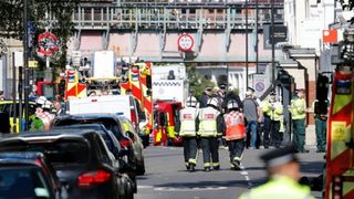 Poliţia evacuează două universităţi din Marea Britanie din cauza unor pachete suspecte; un colet a fost detonat