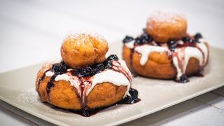 Turiști ademeniți cu papanași. Unde se găsesc cei mai buni