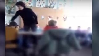 REVOLTĂTOR! Copil de 5 ani din Brașov, bătut și sechestrat &icirc;n debaraua grădiniței. Educatoarea este &icirc;n continuare la catedră