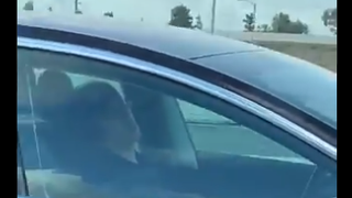 Șofer surprins dormind la volan în timp ce mașina gonea cu 130 km/h