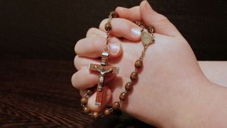 Rugăciune pentru mama! Rostește-o de 8 Martie pentru sănătatea mamei tale