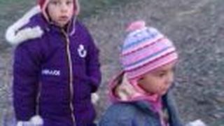 Ce suflet să ai să faci așa ceva? Doi copii au fost abandonați pe un câmp din Botoșani! Cum au fost găsiți minorii de către Poliție! Dureros!