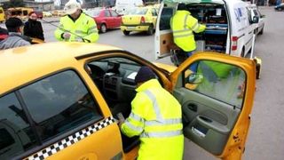 Un taximetrist din București a murit la volan. Reacția celorlalți șoferi este de-a dreptul șocantă