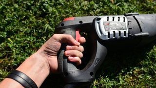 O t&acirc;nără de 21 de ani și-a tăiat m&acirc;na intenționat. Motivul pentru care a făcut asta &icirc;ți va da fiori