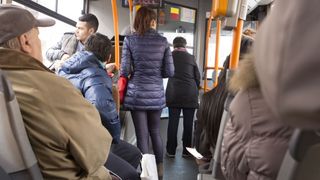 Nu &icirc;ți faci duș, iei amendă URIAȘĂ! Pedepse mari pentru călătorii din Rom&acirc;nia care miros ur&acirc;t &icirc;n mijloacele de transport &icirc;n comun!