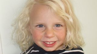 O mamă și-a &icirc;necat fiica de numai trei anișori! "E mai &icirc;n siguranță &icirc;n Ceruri dec&acirc;t &icirc;n prejma tatălui ei"