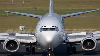 Un avion Boeing 737- 800  a aterizat de URGENȚĂ &icirc;n Rusia. I s-a oprit un motor &icirc;n aer