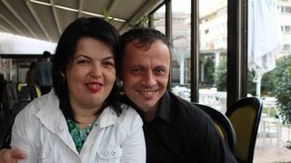 EMOȚIONANT! Două persoane cu dizabilități trăiesc o frumoasă poveste de dragoste! Iubirea dintre ei este impresionantă