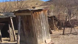 Accident bizar &icirc;n Prahova! O femeie a murit după ce acoperișul toaletei a tăiat-o la g&acirc;t