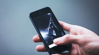 Acţiune a poliţiştilor rutieri: Patru şoferi Uber au fost sancţionaţi, fiindu-le suspendate maşinile pentru şase luni