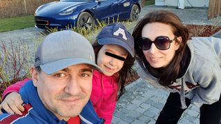George Buhnici și-a luat Tesla, cea mai &rdquo;smart&rdquo; mașină electrică din lume! &rdquo;Da, e adevărat! E cea mai tare jucărie&rdquo;