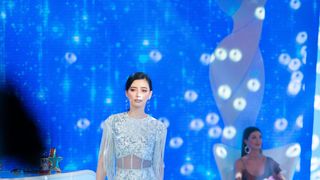 ATENTIE! Imagini care va pot afecta emotional! Alexandra de la &ldquo;Bravo, ai stil!&rdquo;, victima unui accident rutier grav! A ajuns de urgenta pe mana medicilor