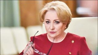 Un magazin a fost închis pentru ca Viorica Dăncilă să facă shopping! Premierul a petrecut o oră într-un magazin de lux!