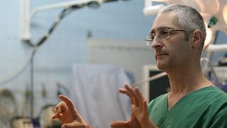 Un medic din Timișoara petrece câte 25 de ore în sala de operații! Conducerea spitalului la care lucrează e REVOLTATĂ!