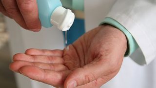 Problema dezinfectantilor diluati din spitale revine! Ce spun oficialii despre asta! Sunt probleme mari in majoritatea spitalelor din tara!