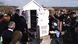 Imaginile durerii pentru români! Economistul Constantin Cojocaru a fost înmormântat