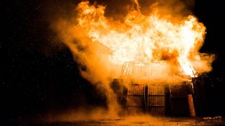 Orasul din Romania in care interlopii fac legea! Comerciantii sunt amenintati si obligati sa plece! "Mi-au dat foc la marfa! M-au pagubit de 17.000 de euro!"