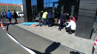 S-a prăbușit &icirc;n stradă la Sibiu și a MURIT pe loc! Oamenii sunt &icirc;ngroziți de ce s-a &icirc;nt&acirc;mplat!