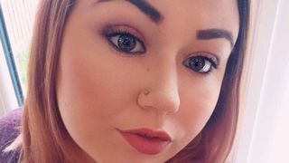 O t&acirc;nără de 24 de ani a murit, după ce s-a &icirc;ndopat cu biscuiți cu ciocolată