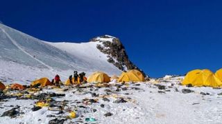 Sute de cadavre descoperite pe Everest, din cauza &icirc;ncălzirii globale