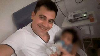 S-a îndrăgostit de el din prima clipă! "Dacă ieși din comă, te iau la mine acasă!" - Un asistent medical a devenit tată pentru un nou născut abandonat la naștere!