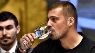 Gabi Tamas a ajuns la PUȘCĂRIE! A fost prins BAUT la volan! Zbura cu 205 kilometri pe ora pe sosea! Le-a dat alcooltestul peste cap politistilor! Cat bause?