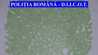 Incredibil ce au găsit polițiștii în casa unui tânăr de 24 de ani din Piatra Neamț. A fost reținut pe loc