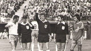 Doliu în fotbalul românesc! Un nume uriaș a murit! Adrian Porumboiu, devastat de durere: "Unul dintre cei mai mari arbitri români ai tuturor timpurilor a trecut în neființă"