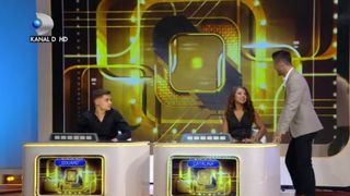Cătălina Șeicaru, prima apariție TV, chiar &icirc;nainte de Exatlon. Un cunoscut prezentator s-a așezat &icirc;n genunchi &icirc;n fața ei