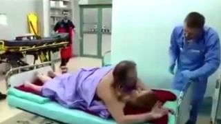 Un soț infidel a trăit rușinea vieții! A rămas blocat &icirc;n amantă și a fost nevoit să cheme ambulanța - Reacția halucinantă a soției