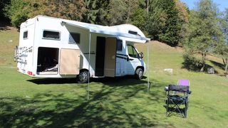 Autorulotele, cea mai nouă "fiță" rom&acirc;nească &icirc;n materie de vacanță! C&acirc;t costă să &icirc;nchiriezi una și ce beneficii &icirc;ți aduce!