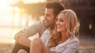 Două cupluri de zodii la care vine barza în 2019