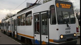 Accident &icirc;n Capitală. Un bătr&acirc;n a fost lovit de tramvai 