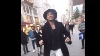 Adrian de la Puterea Dragostei, dans oriental pe strazile din Turcia! Colegii au râs de el: "Salbatici! Au venit românii în Istanbul"