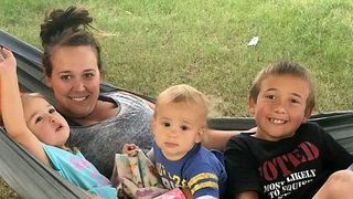 O mamă și-a pierdut cei doi copilași &icirc;ntr-un accident de mașină. După un an, s-a &icirc;nt&acirc;mplat un miracol