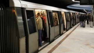 Alertă la metrou, în stația Ștefan cel mare! Un bărbat a fost lovit de tren