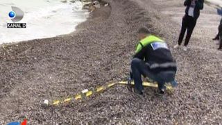 VIDEO | Invazie de droguri pe litoral! Politistii lucreaza non-stop ca sa faca fata apelurilor oamenilor care gasesc pachete cu stupefiante