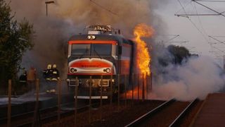 VIDEO | A fost panica ieri pe calea ferata. O locomotiva a luat foc la numai 30 de kilometri de Galati