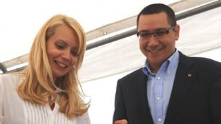 Victor Ponta şi Daciana S&acirc;rbu şi-au v&acirc;ndut o parte din avere! Cei doi vor &icirc;ncasa aproape 500.000 de euro!