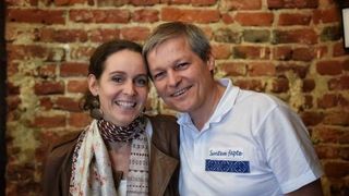 Dacian Cioloş şi-a &icirc;mprumutat soţia pentru afacerea acesteia! &Icirc;n total, fostul premier a dat peste 50.000 de euro!