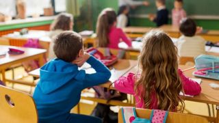 Panică la grădiniță! Copii răniți, după ce paturile au căzut peste ei