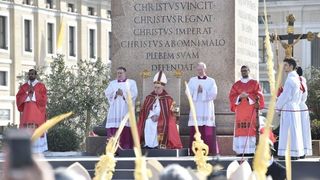 Un rom&acirc;n &icirc;n port popular a citit &bdquo;Rugăciunea universală&rdquo; la slujba de Florii ţinută de Papa Francisc la Vatican