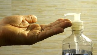 5 produse care nu trebuie sa iti lipseasca din trusa de igiena personala