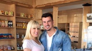 Adrian Alexandrov îşi vinde la reducere vila din Corbeanca! Vezi cât a lăsat din preţ logodnicul Elenei Udrea!