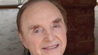 Warren Adler, autorul romanului "Războiul familiei Roze", a murit la vârsta de 91 de ani