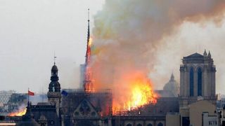 Legătura incredibilă dintre Notre Dame şi o biserică din Bucureşti! Un spin din coroana lui Isus Cristos şi un fragment din Crucea M&acirc;ntuitorului se află la Catedrala Sf&acirc;ntul Iosif!
